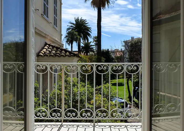 Villa Divona - Central Gem With Sunset Balcony & Pool